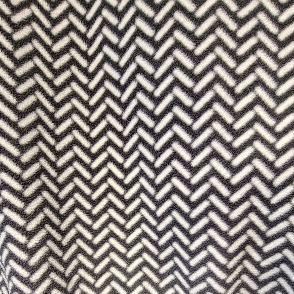 Tweeds medium black/white chevron pattern print vest. - Picture 5 of 8